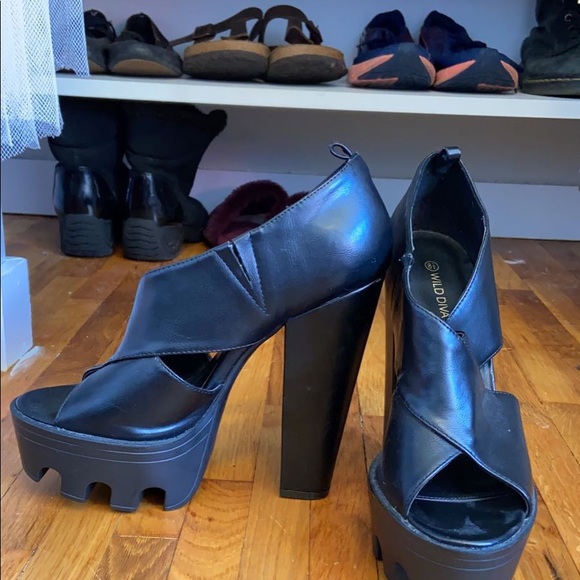 💕 2/$25 Bad a** heels, size 8.5 - Picture 1 of 1